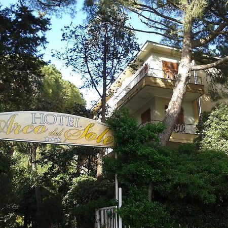 Hotel Arco Del Sole Lavagna Bagian luar foto