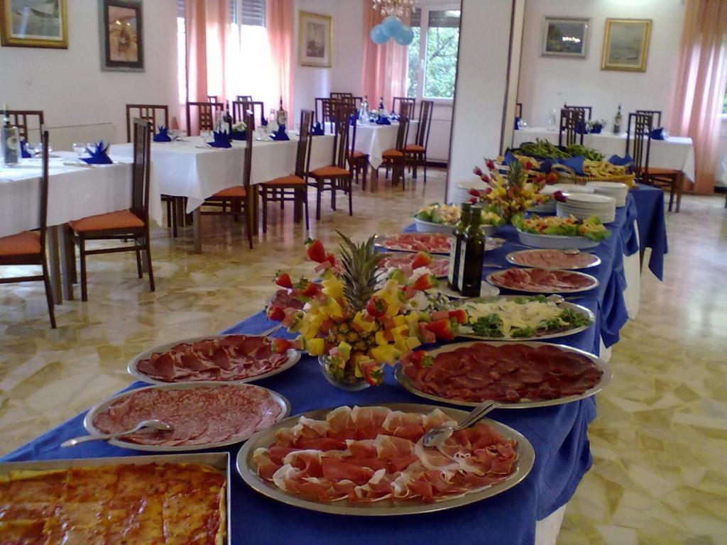 Hotel Arco Del Sole Lavagna Bagian luar foto