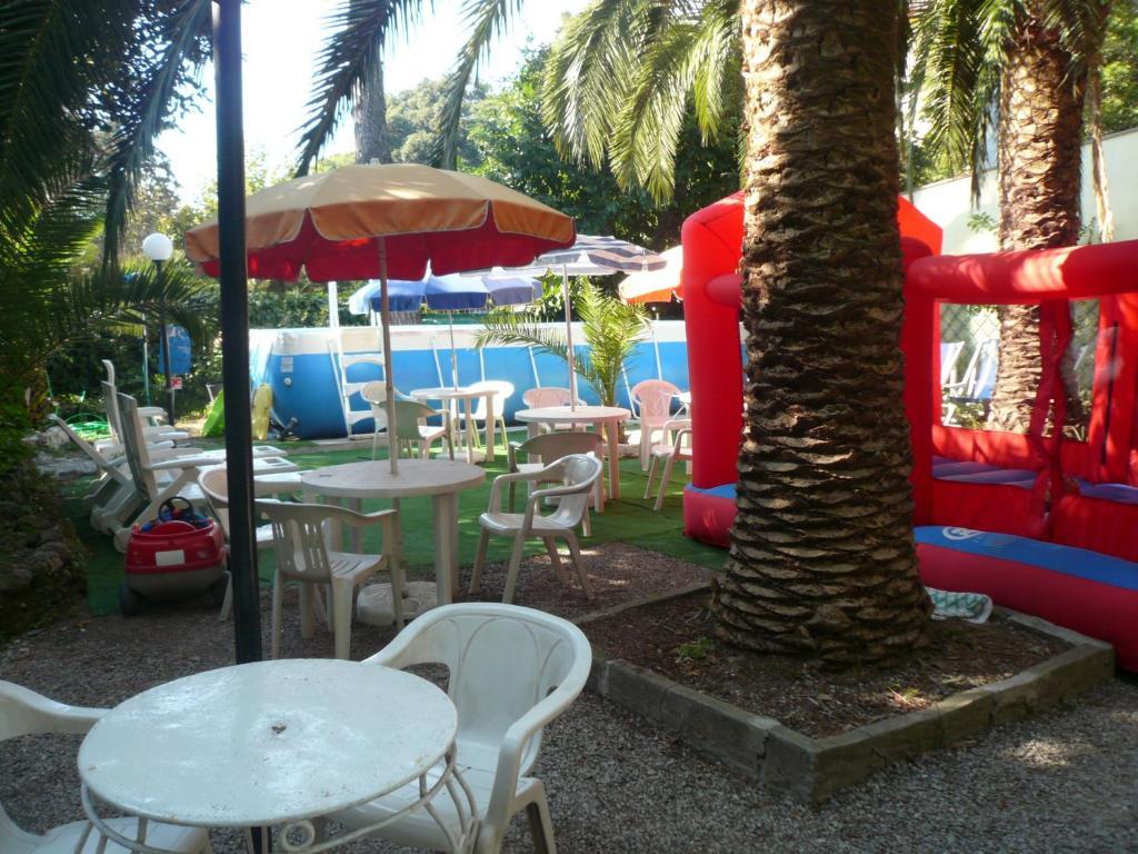 Hotel Arco Del Sole Lavagna Bagian luar foto